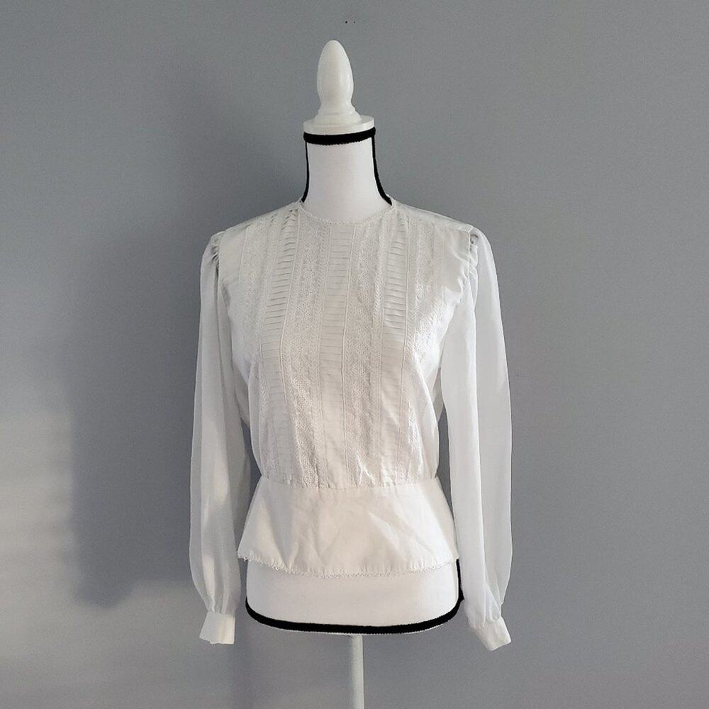 Nilani Vintage White Button Back Top
